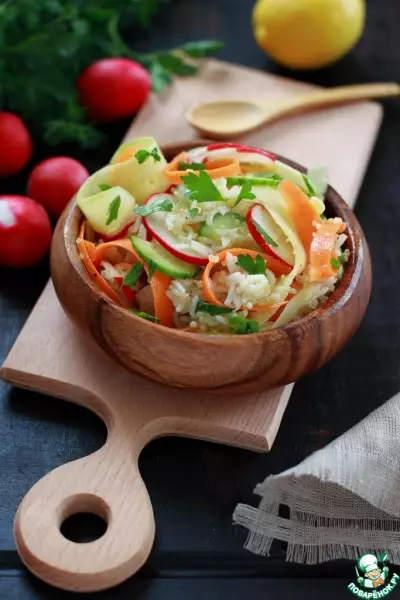 Салат с киноа, басмати и овощами