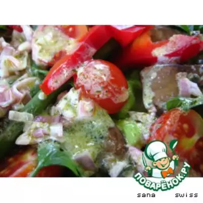 Салат из куриной печени и овощей