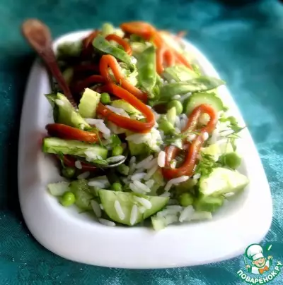 Рисовый салат с весенними овощами