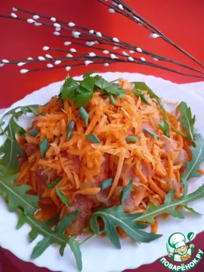 Салат из моркови с соленым огурцом