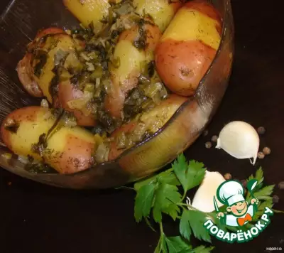 Ароматный картофель в соусе из петрушки