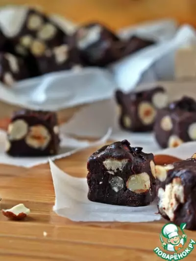 Конфеты шоколадно-фасолевые с орехами и цукатами