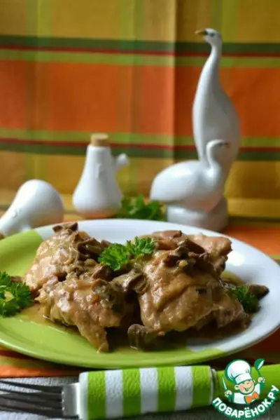 Курица с грибами в сметанном соусе