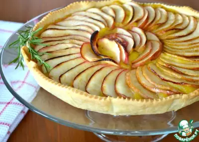 Французский яблочный пирог с розмарином