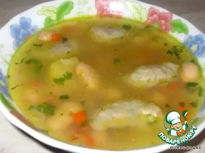 Фасолевый суп с грибными клецками