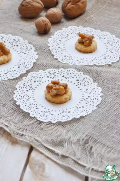 Печенье с орехами в карамели