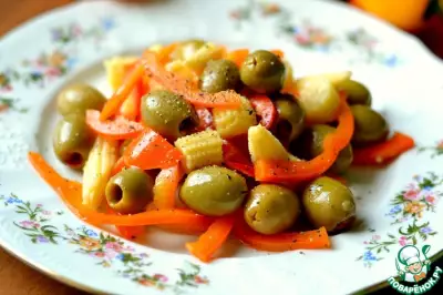 Салат с кукурузой, оливками и перцем