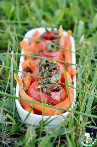 Маринованные помидоры на пикник