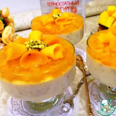 Йогуртовый десерт с фисташками и манго