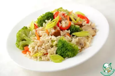 Жареный рис с овощами и грибами