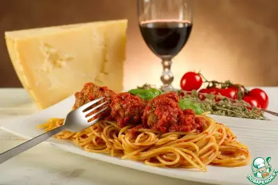 Спагетти с мясными тефтелями