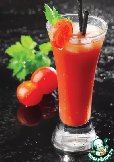 Сок из томатов черри со шпинатной пенкой