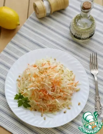 Салат из капусты и фундука