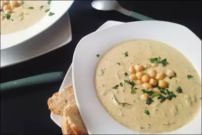 Крем-суп из нута и шпината