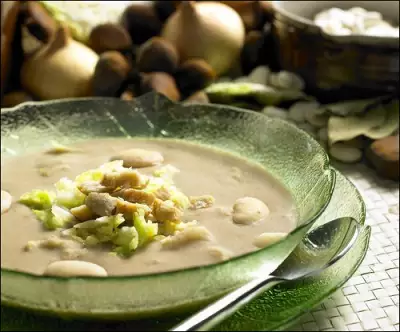 Овощной суп с каштанами и грибами