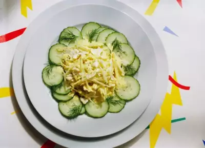 Огуречный салат с укропом и фетой