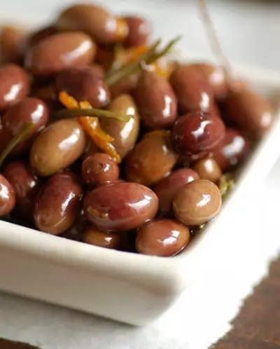 Оливки в остром чесночном масле с чили