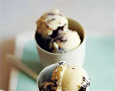 Мятное мороженое с кусочками шоколада