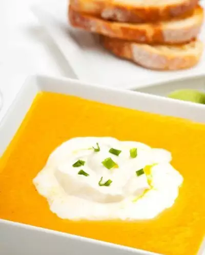 Тыквенный суп с кумином и сырными тостами