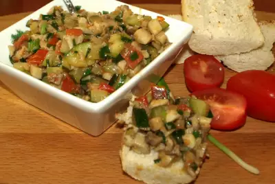 Теплый салат из цукини грибов помидор черри зеленого лука
