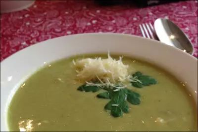 Крем-суп из брокколи с лососем