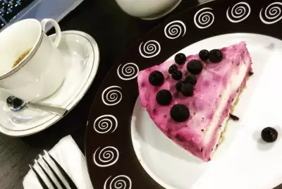 Черничный творожный торт без выпечки