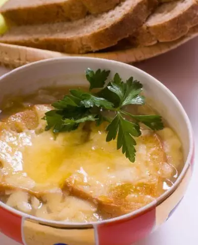 Французский луковый суп по рецепту Сюзанны Картер