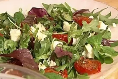 Итальянский салат с вялеными помидорами
