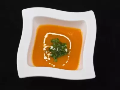 Быстрый морковный суп-пюре с укропным песто
