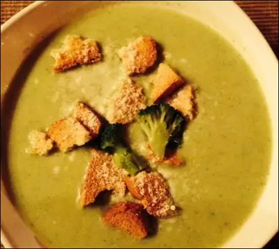 Крем-суп из брокколи с курицей
