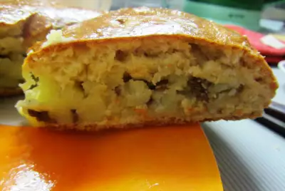 Мясной пирог с картофелем на кефирном тесте