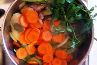 Кролик, тушеный с овощами