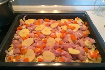 Картофельная запеканка с мясом и сладким луком