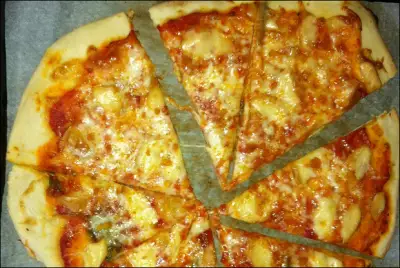 Пицца с копченым сыром и боттаргой