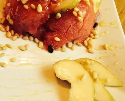 Десерт из арбуза и сыра