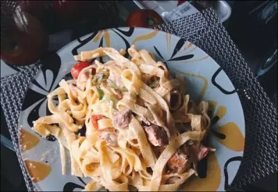 Спагетти с лососем и спаржей в сливочном соусе