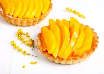 Пирожные с манго папайей и кремом из лайма и маскарпоне