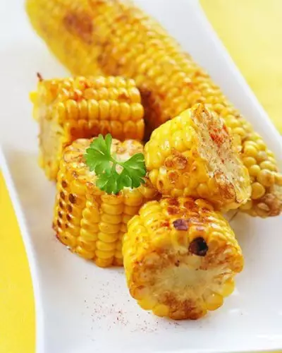 Кукуруза на гриле с острым лаймовым маслом