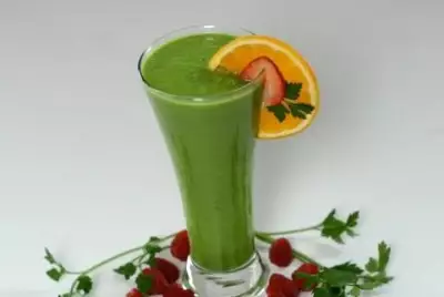 Зеленый смузи с цитрусовым соком