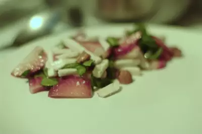Салат с клубникой