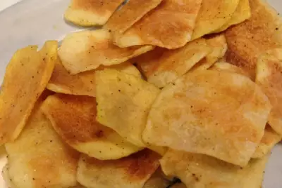 Быстрые картофельные чипсы в микроволновке