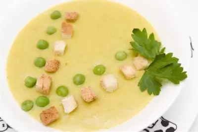 Гороховый крем-суп с петрушкой