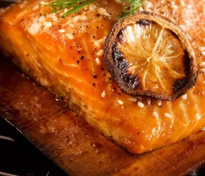 Филе лосося маринованное в арбузном соке