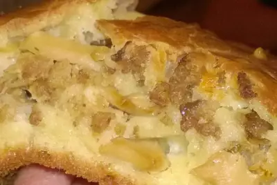 Пирог мясной с грибами на сырном тесте