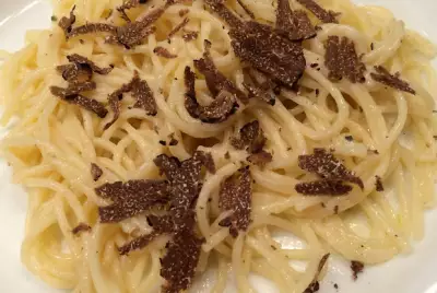 Спагетти с черным трюфелем и пекорино