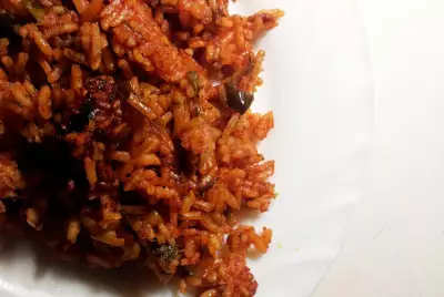 Рис с чесноком и луком-пореем в соусе сальса
