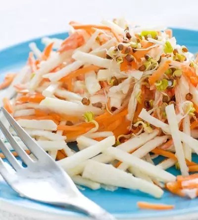 Свежий салат из пекинской капусты и джикамы