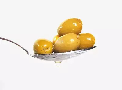 Оливки фаршированные жареным миндалем с чили
