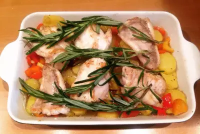 Филе морского черта запеченное в духовке с овощами и розмарином