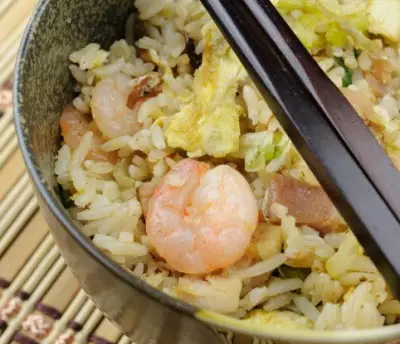 Рис по‑китайски с морепродуктами